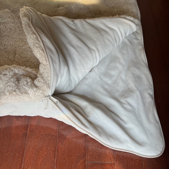 POTTERY BARN TEEN PLUSH FAUX FUR POLAR BEAR SLEEPING BAG VERY SOFT SOLD OUT - Picture 15 of 16